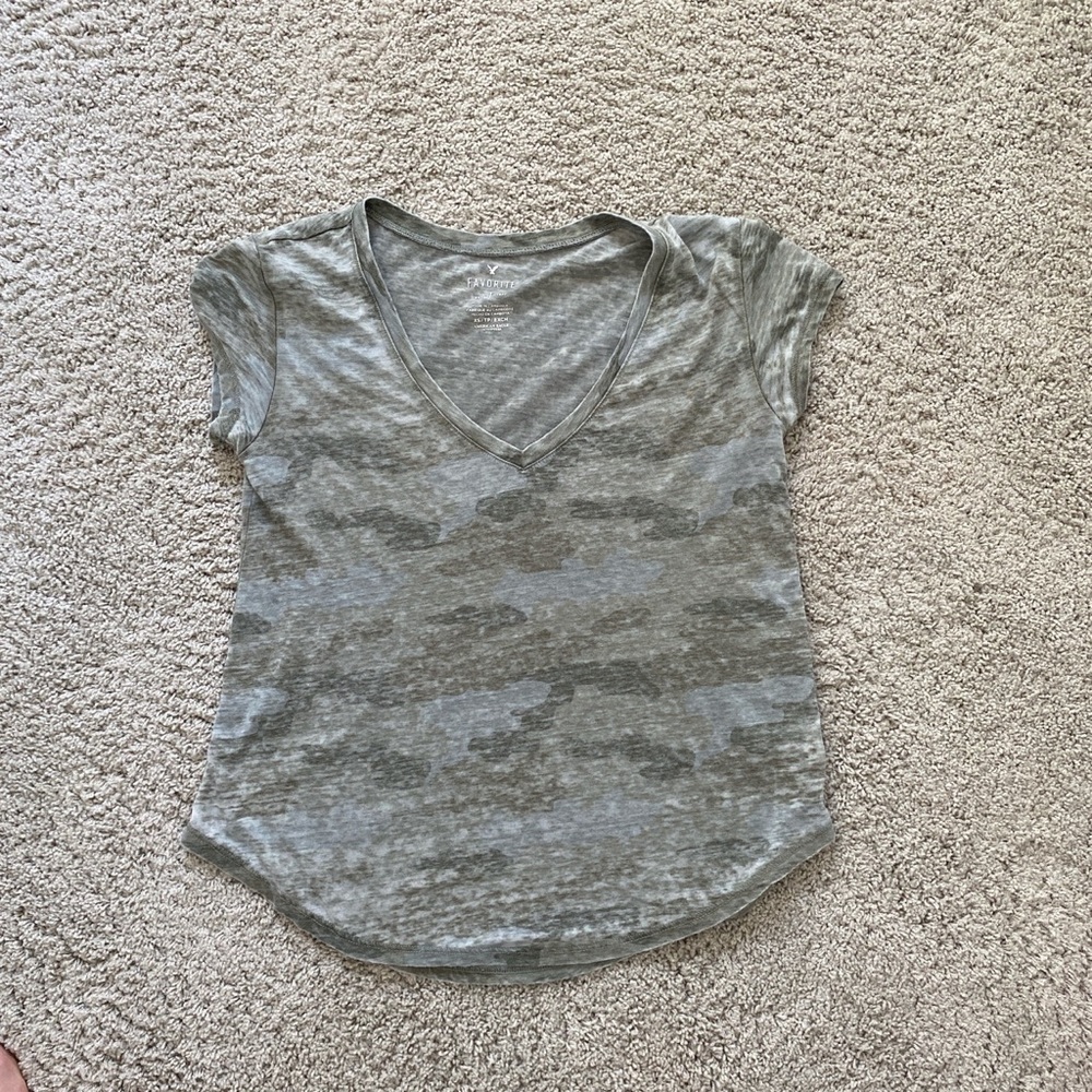 Camo American Eagle v neck tee